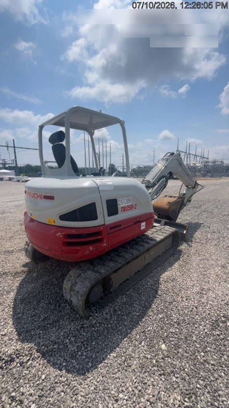 2022 TAKEUCHI TB250-2R