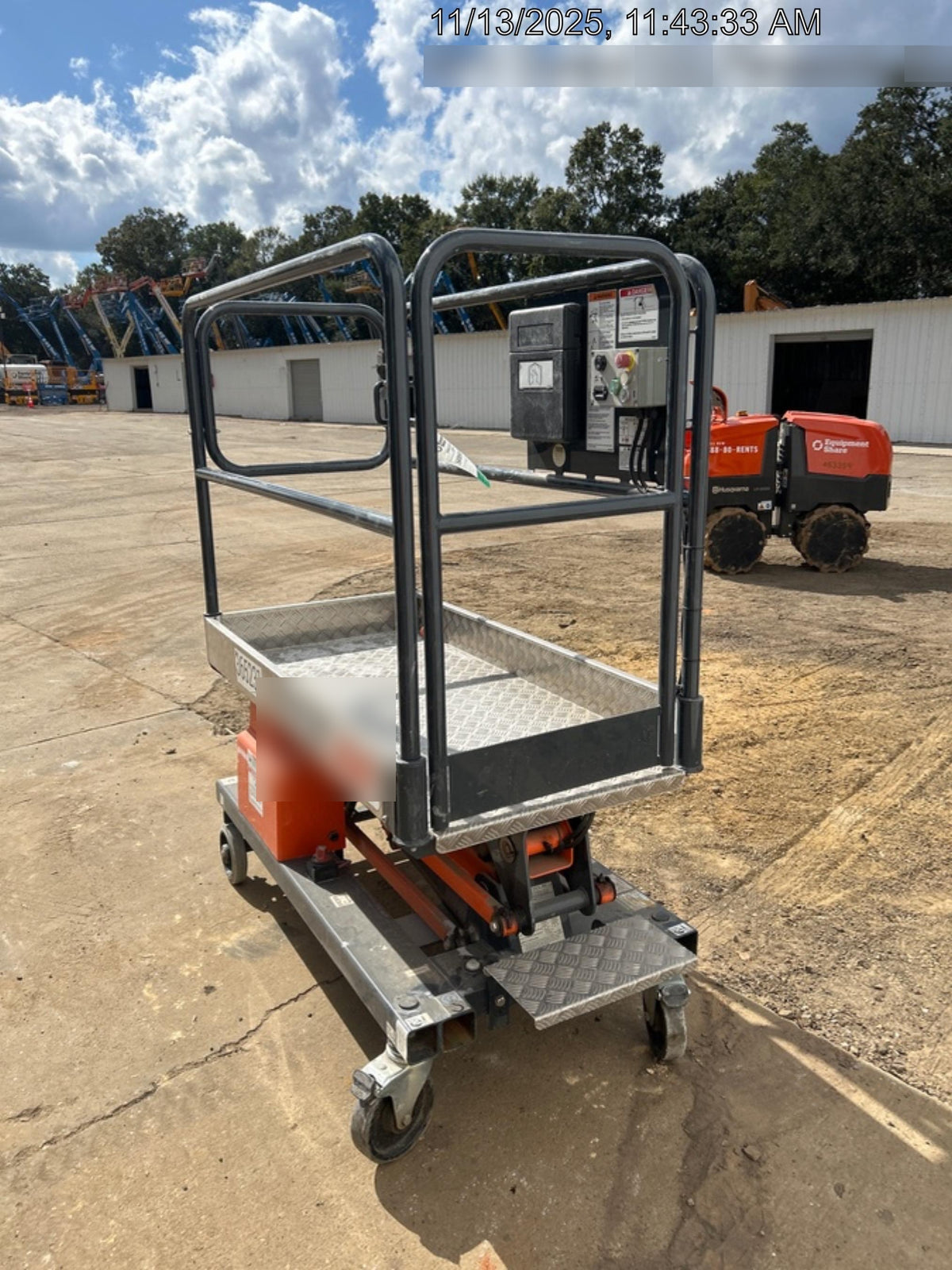 2023 JLG 1030P