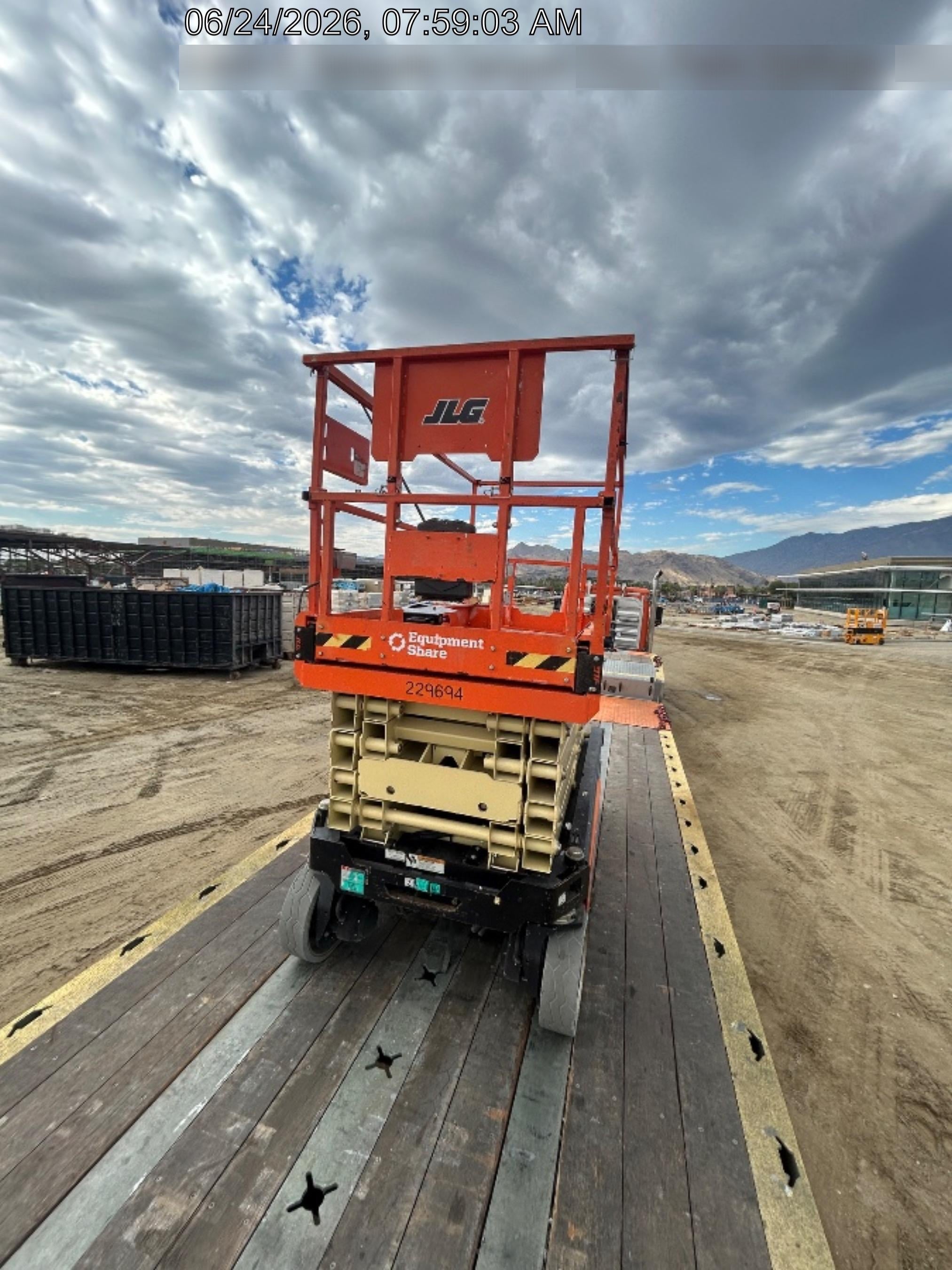 2022 JLG ES3246