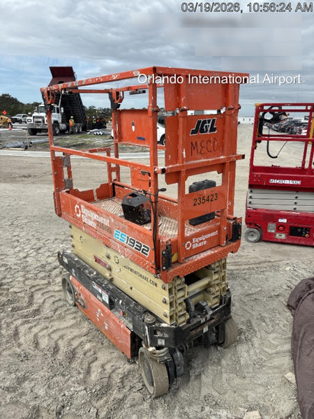 2022 JLG ES1932