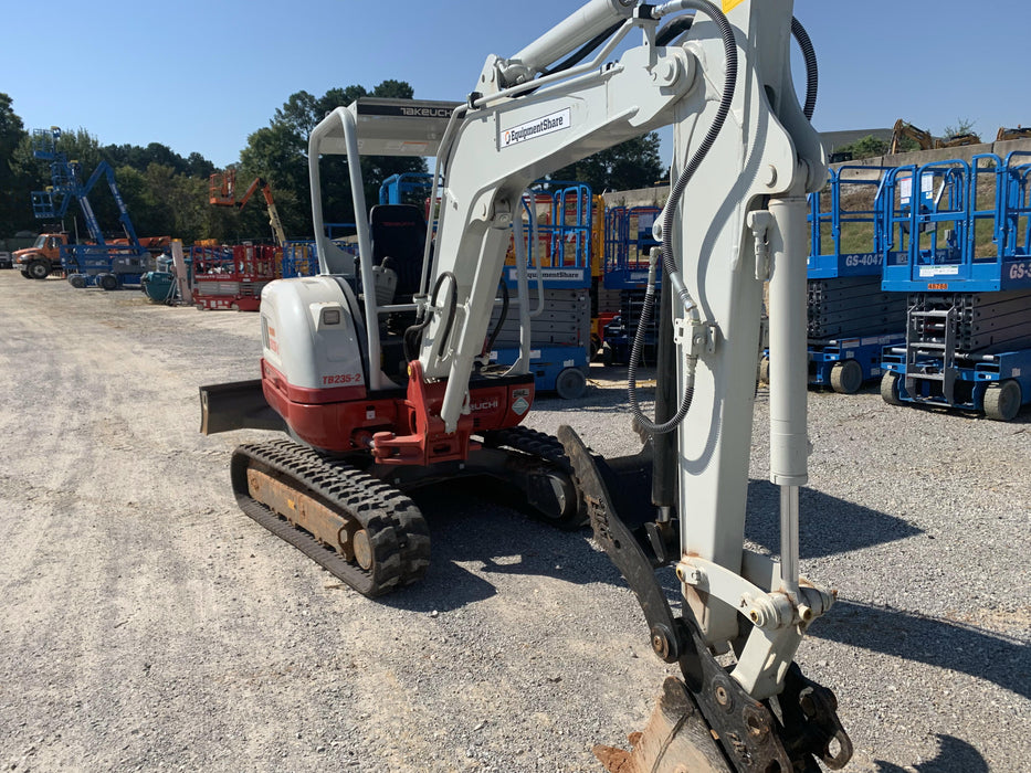 2021 TAKEUCHI TB235-2R