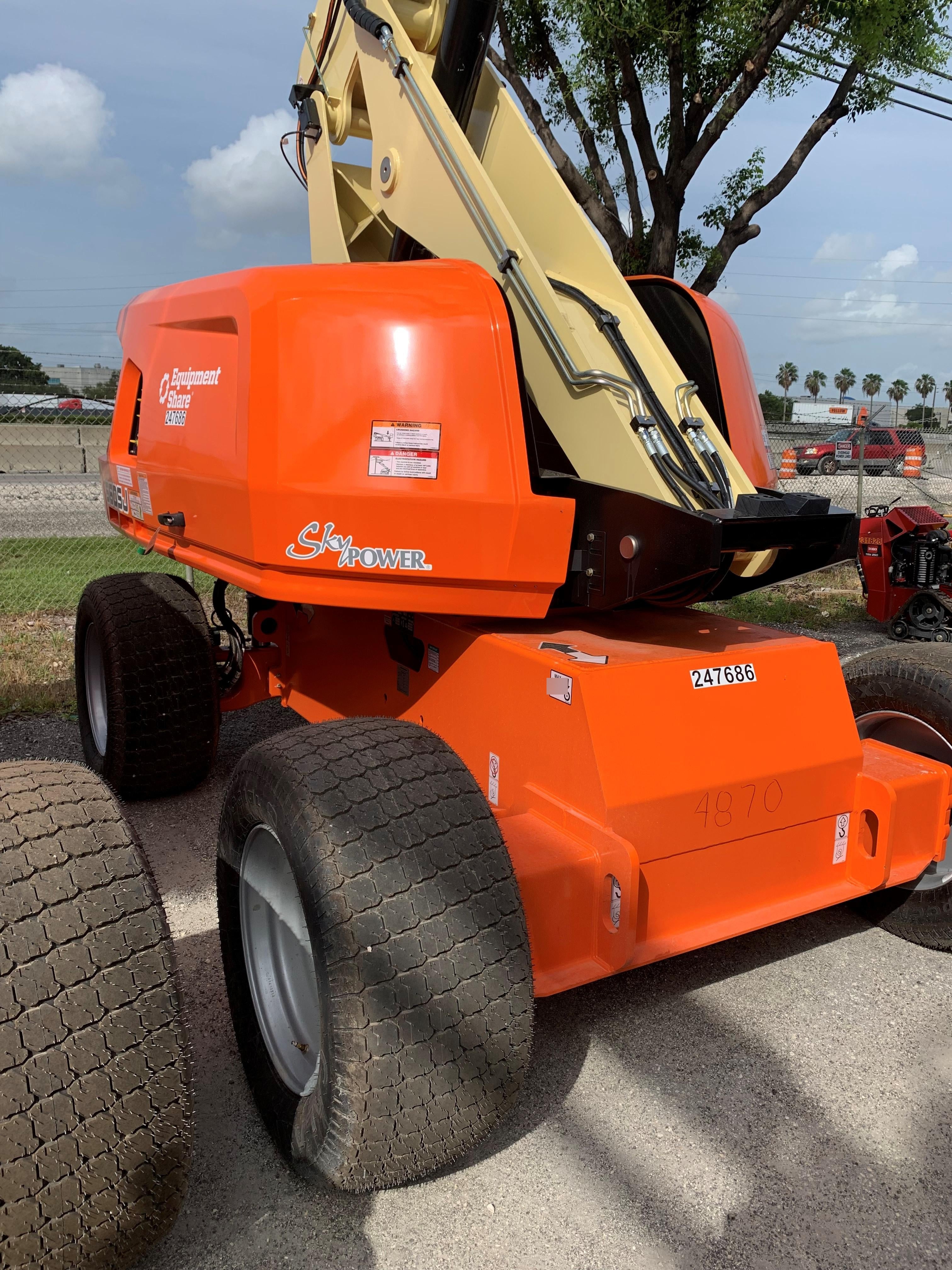 2022 JLG 660SJ