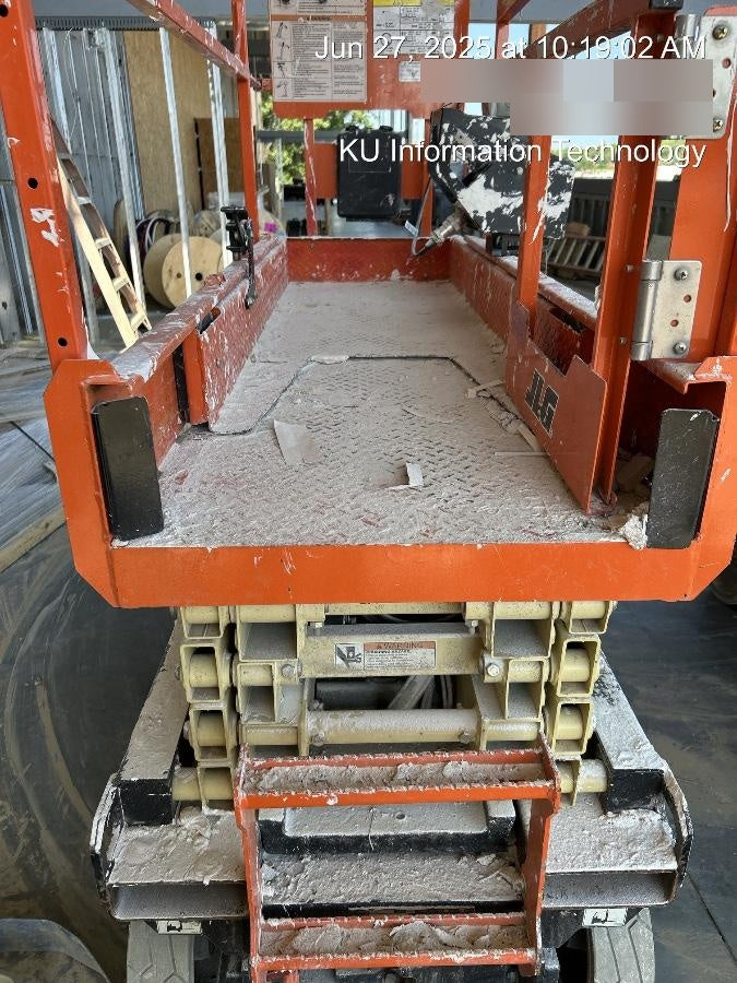 2021 JLG ES1932