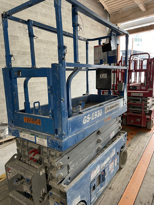 2020 Genie GS-1930 Solid Non Marking Tires, Beacon, Folding rails with half height swing gate, 800W Inverter