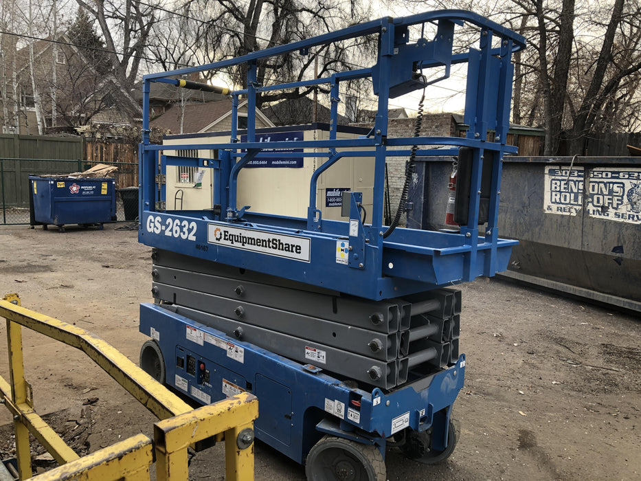 2019 Genie GS-2632 Folding rails with half height swing gate