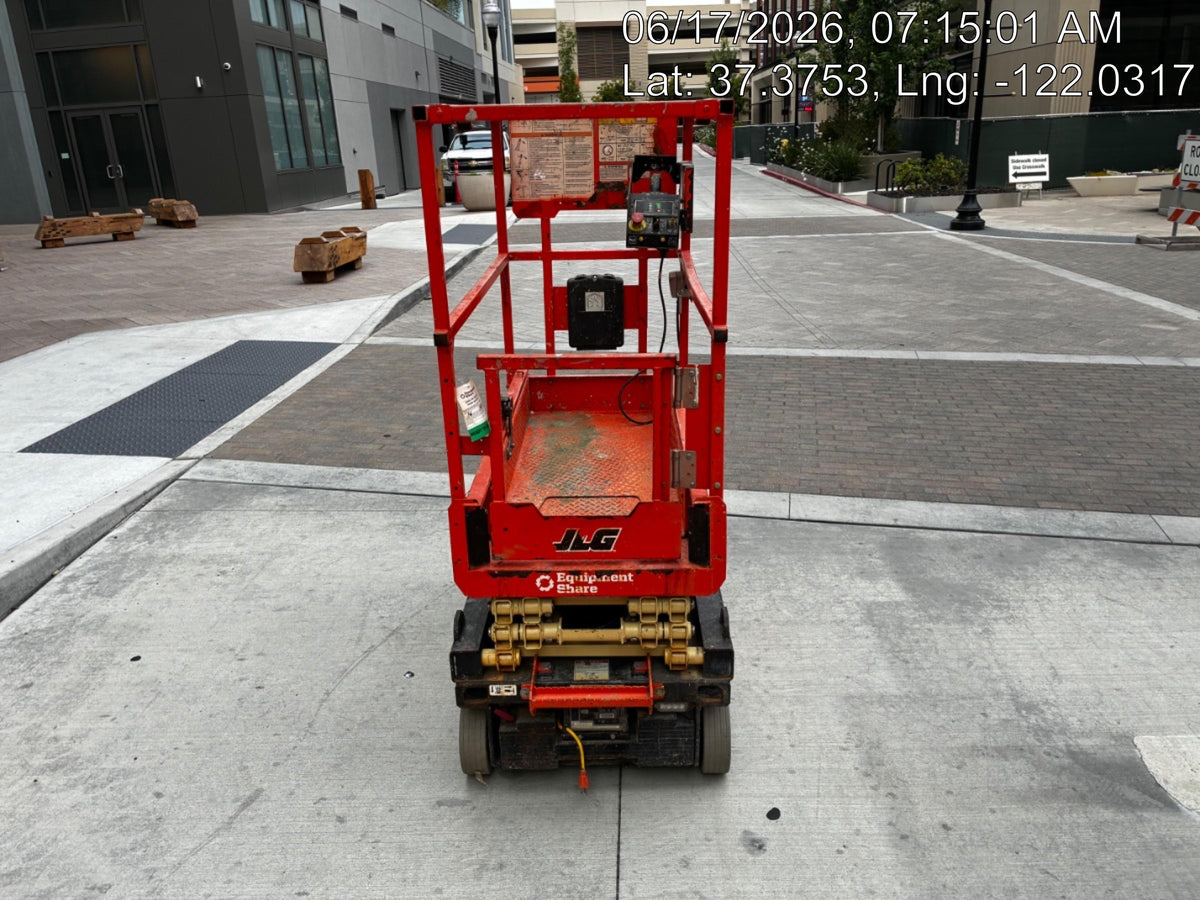 2022 JLG ES1330L