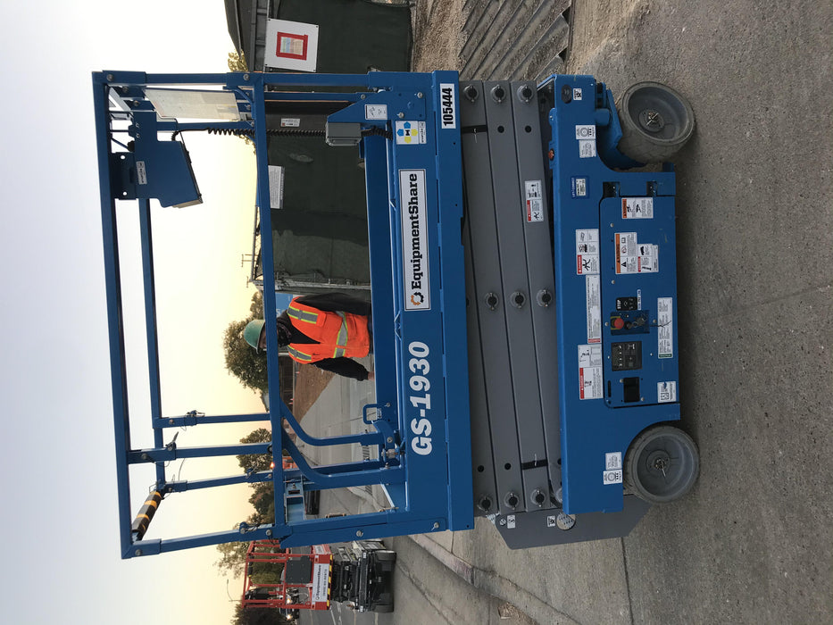 2020 Genie GS-1930 Solid Non Marking Tires, Beacon, Folding rails with half height swing gate, 800W Inverter