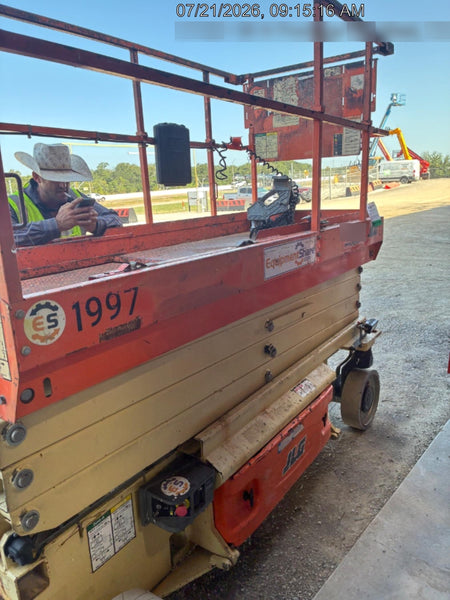 2016 JLG 3246ES