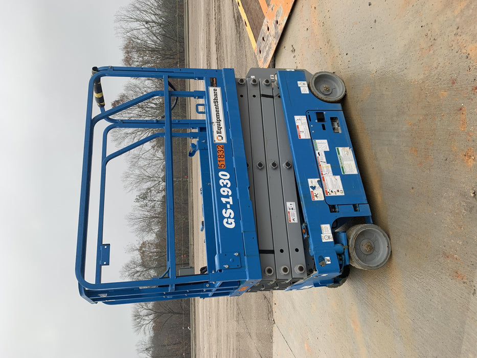 2019 Genie GS-1930 Fixed Rails with Chain Entry