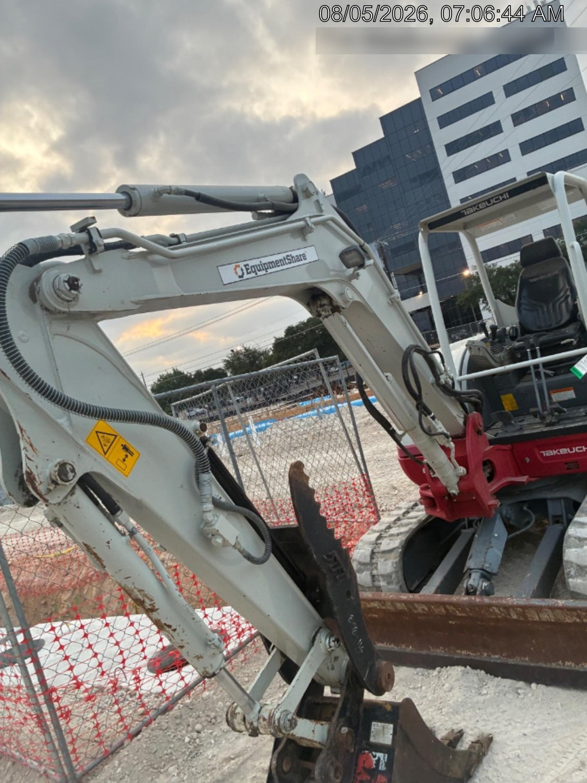 2022 TAKEUCHI TB250-2R