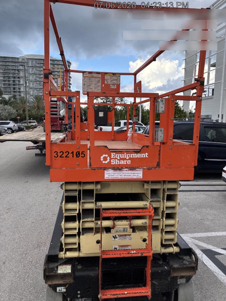 2023 JLG ES3246