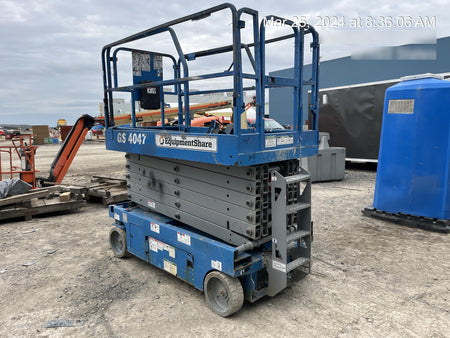 2019 Genie GS-4047 Folding rails with half height swing gate