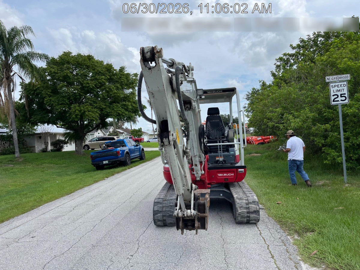 2023 TAKEUCHI TB250-2R