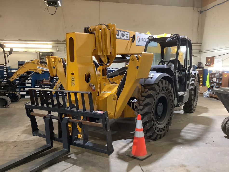 2023 JCB 510-56