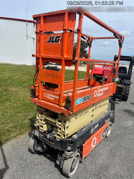 2022 JLG ES1932