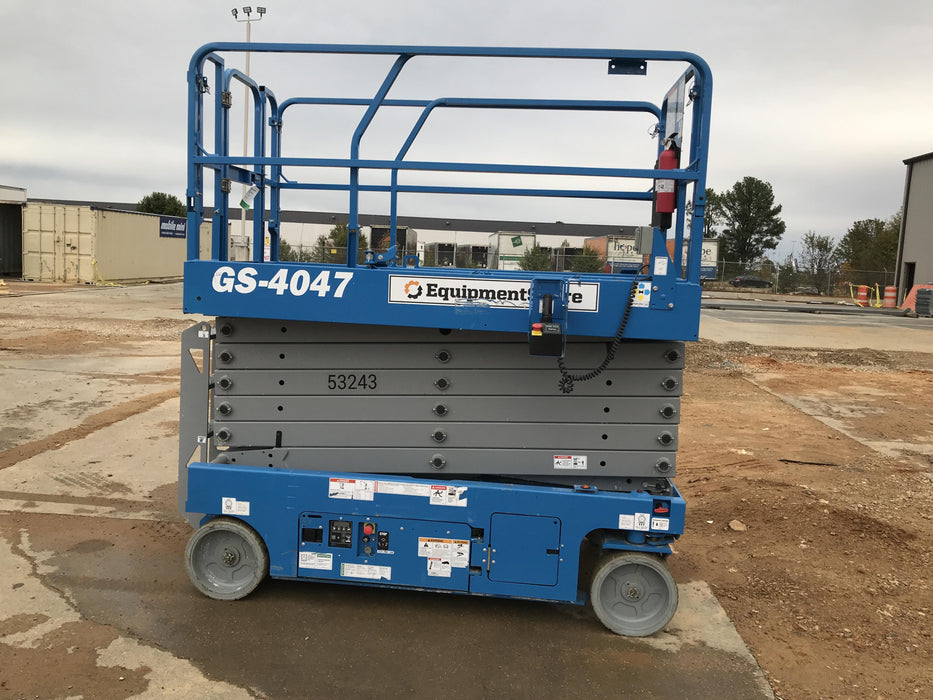 2019 Genie GS-4047 Folding rails with half height swing gate