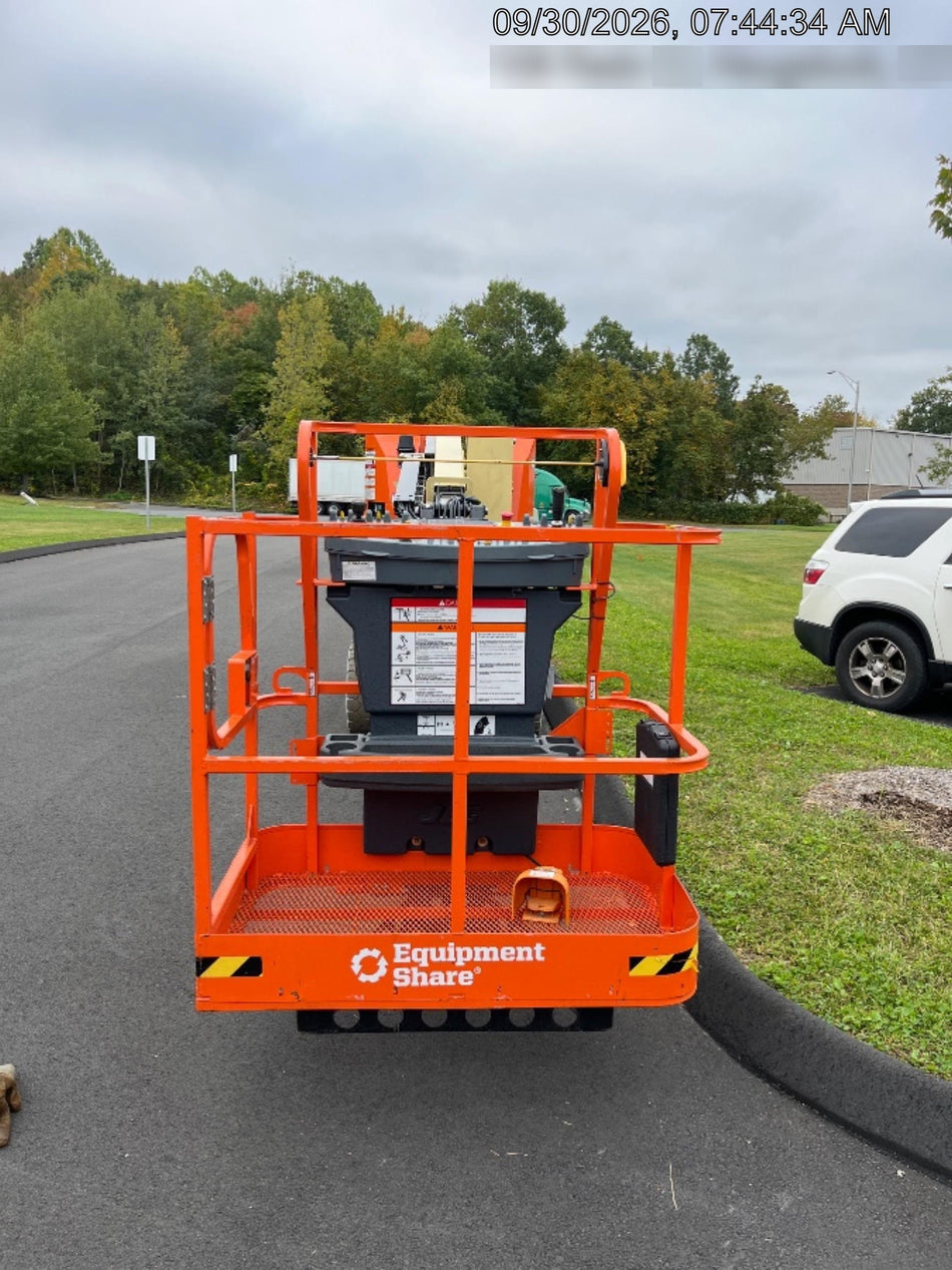 2025 JLG E300AJP