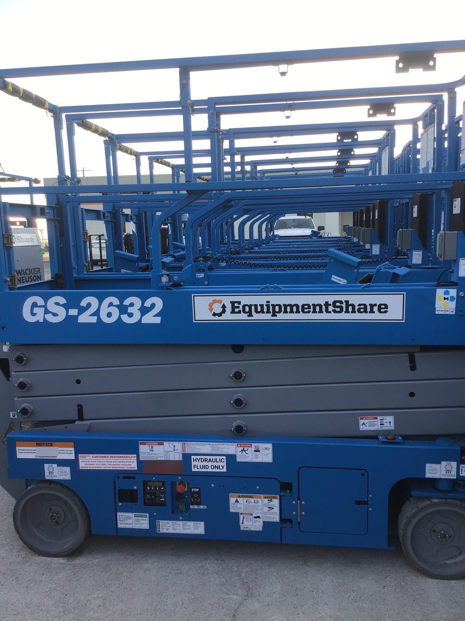 2019 Genie GS-2632 Folding rails with half height swing gate