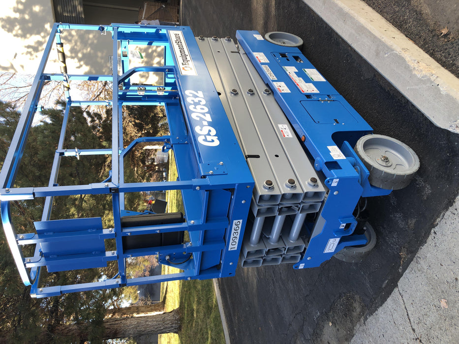 2020 Genie GS-2632 Solid NM Tires, Folding Rails with Half-Height Swing Gate, Beacon, 800W Invertor