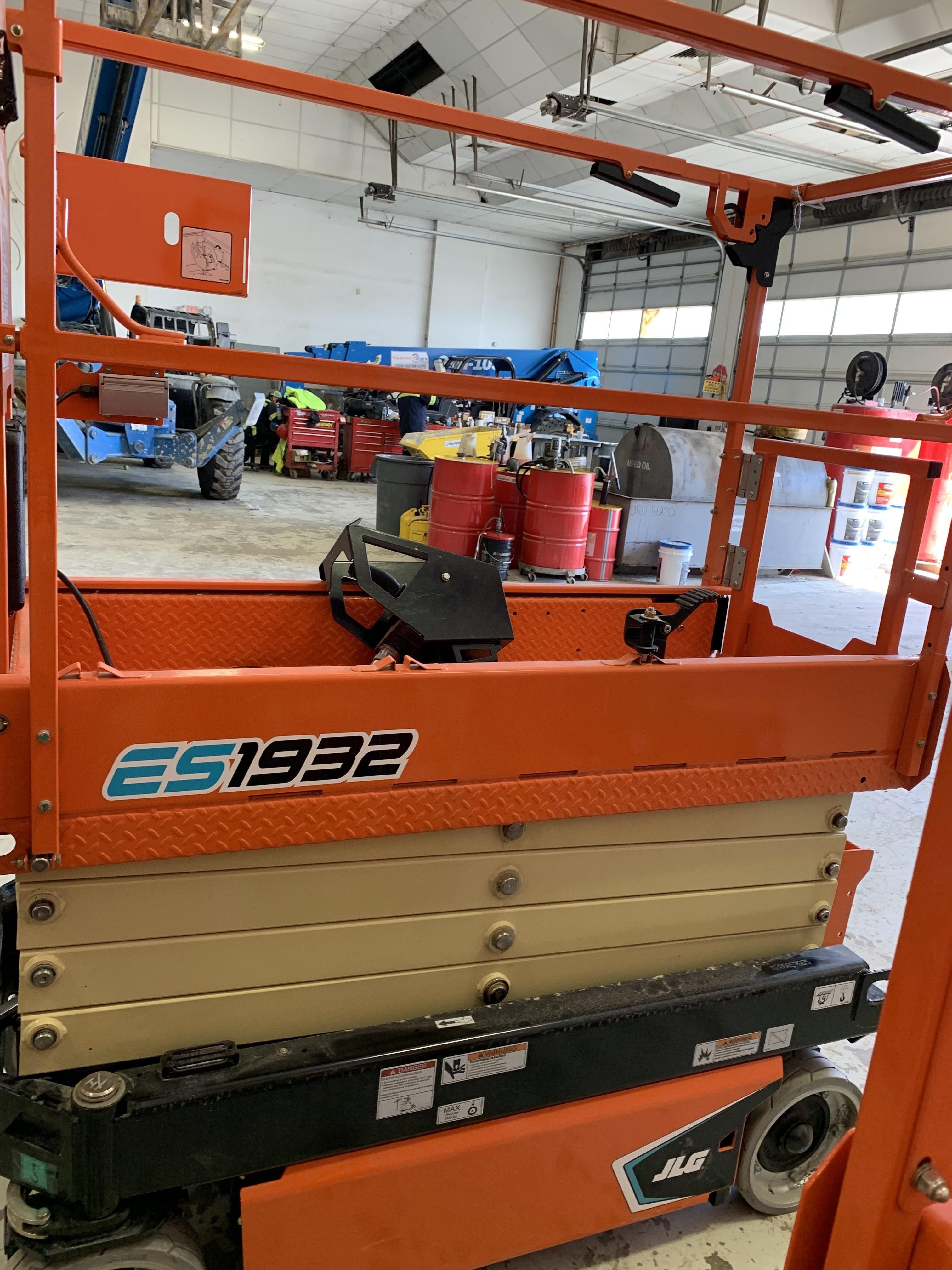 2022 JLG ES1932