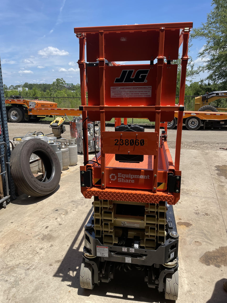 2022 JLG ES1932