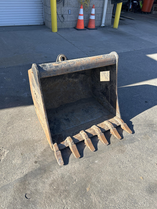 2025 TAKEUCHI 36" Bucket - Takeuchi