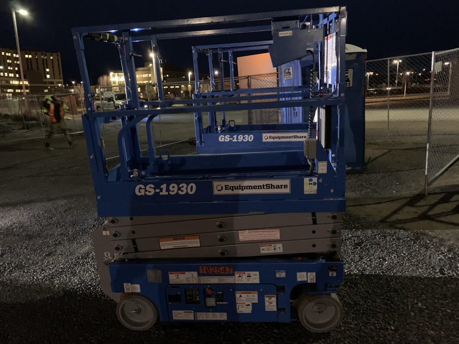 2020 Genie GS-1930 Solid Non Marking Tires, Beacon, Folding rails with half height swing gate, 800W Inverter