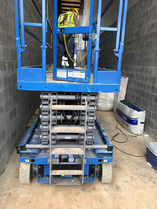 2019 Genie GS-4047 Folding rails with half height swing gate