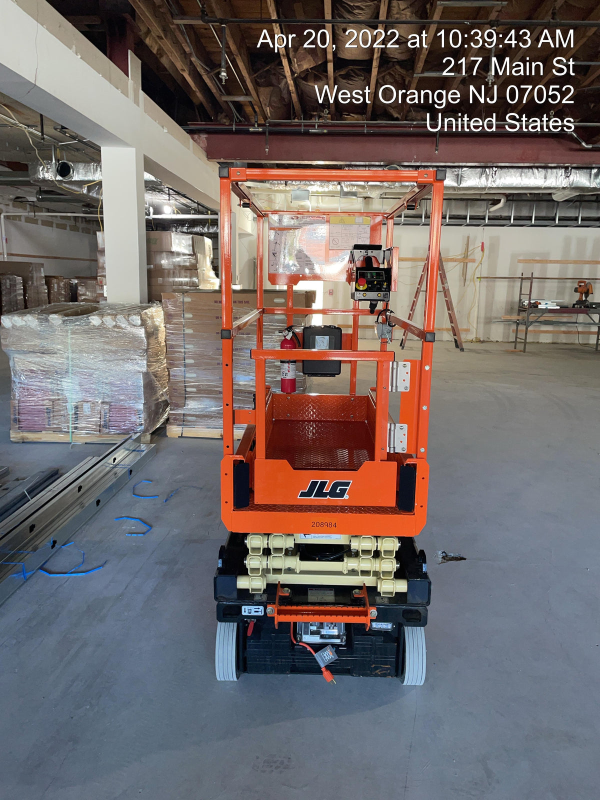 2022 JLG ES1330L