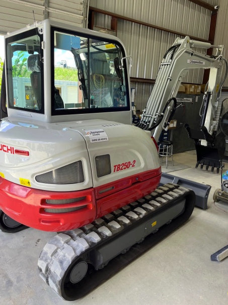 2024 TAKEUCHI TB250-2CR