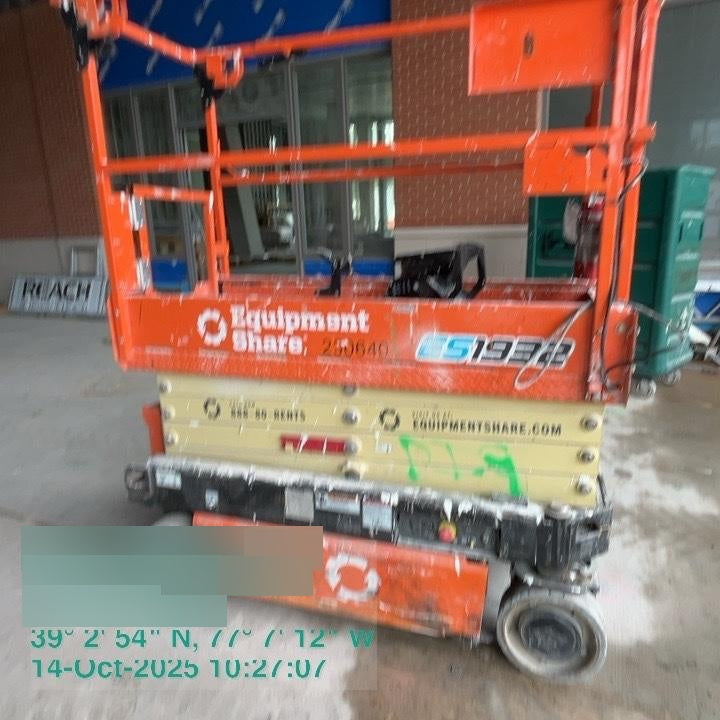 2022 JLG ES1932