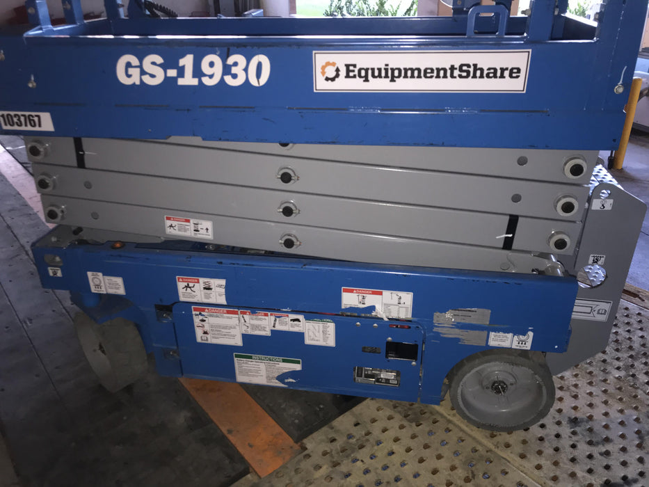 2020 Genie GS-1930 Solid Non Marking Tires, Beacon, Folding rails with half height swing gate, 800W Inverter