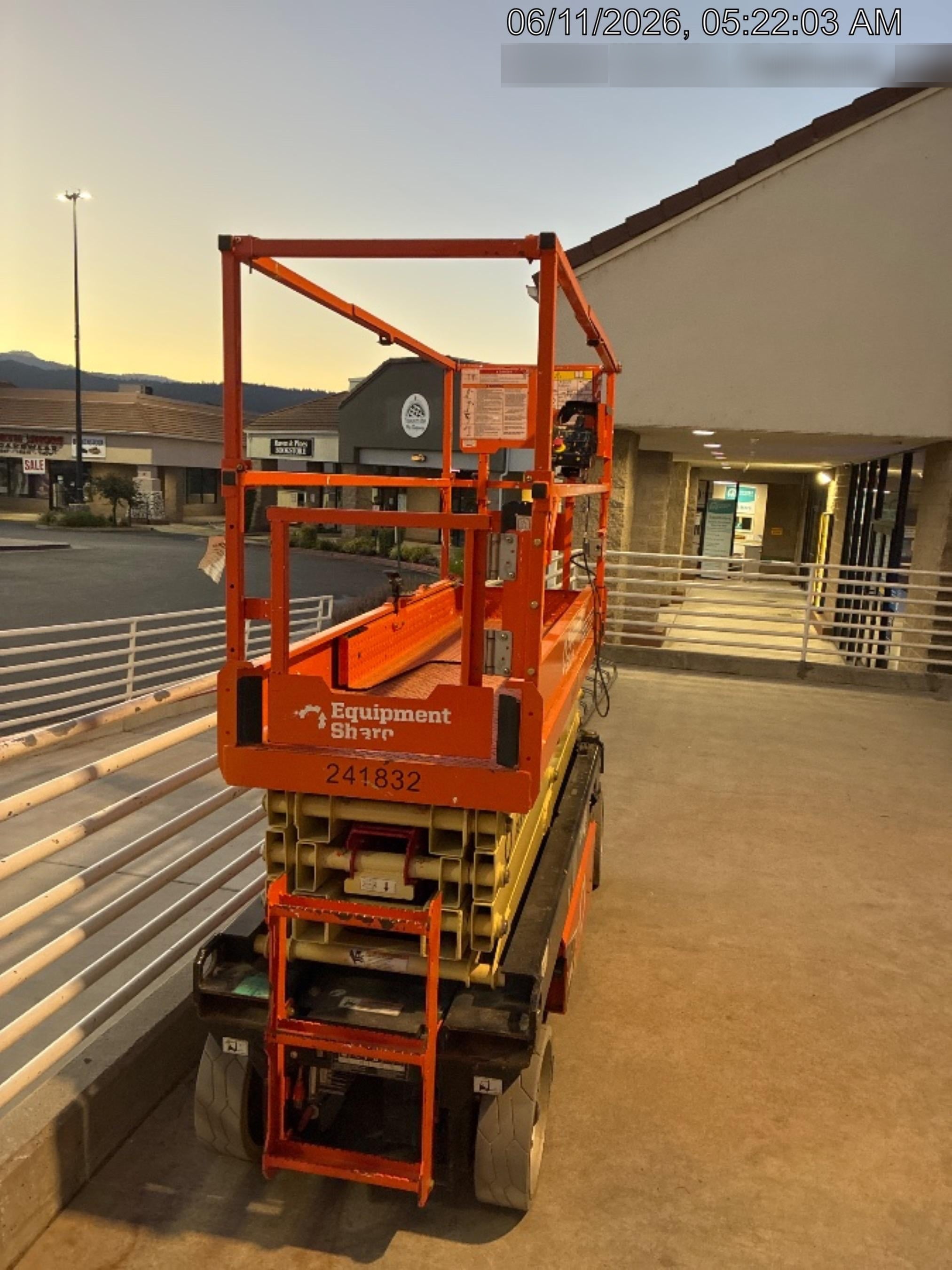 2022 JLG ES2632