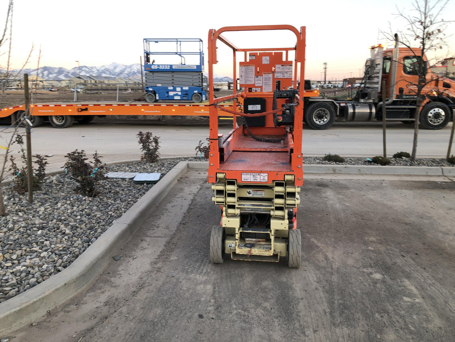 2016 JLG 1930ES Standard Options