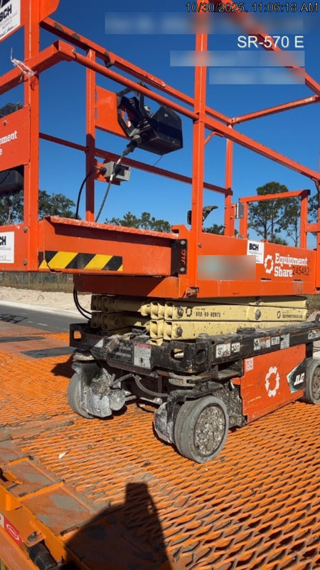 2022 JLG ES1330L
