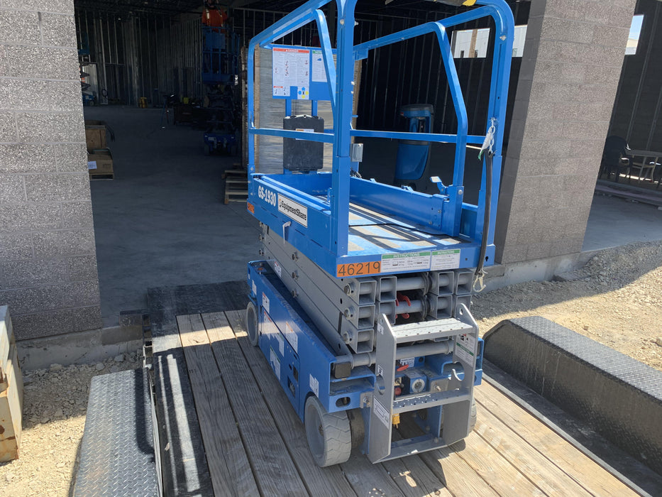 2019 Genie GS-1930 Fixed rails with chain Entry