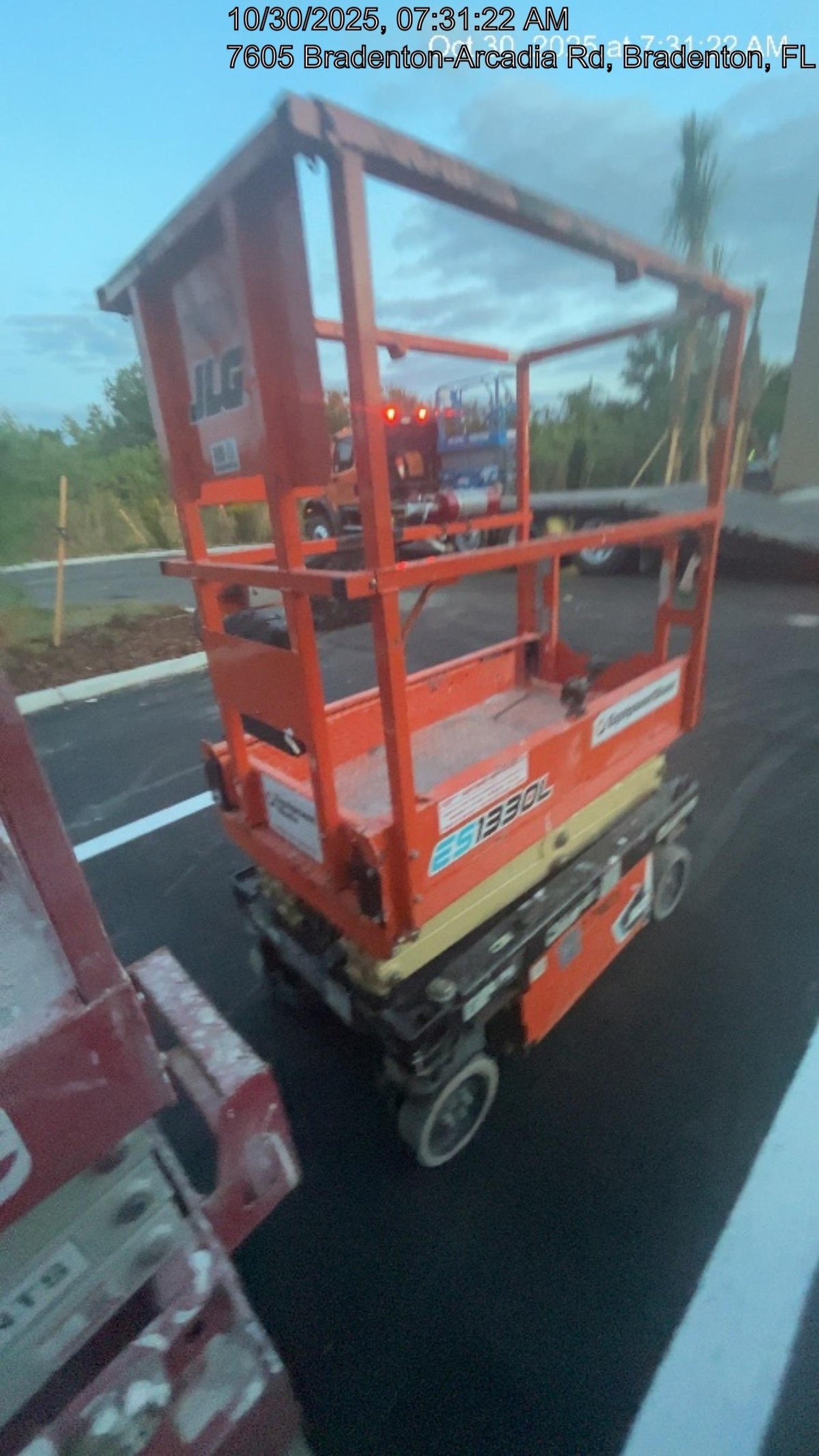 2021 JLG ES1330L