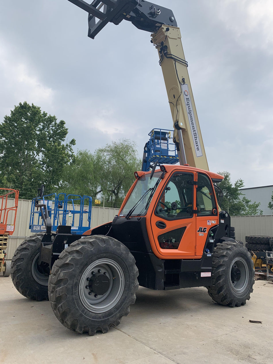2021 JLG 1732