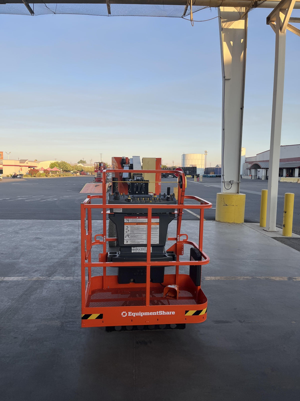 2024 JLG E300AJP
