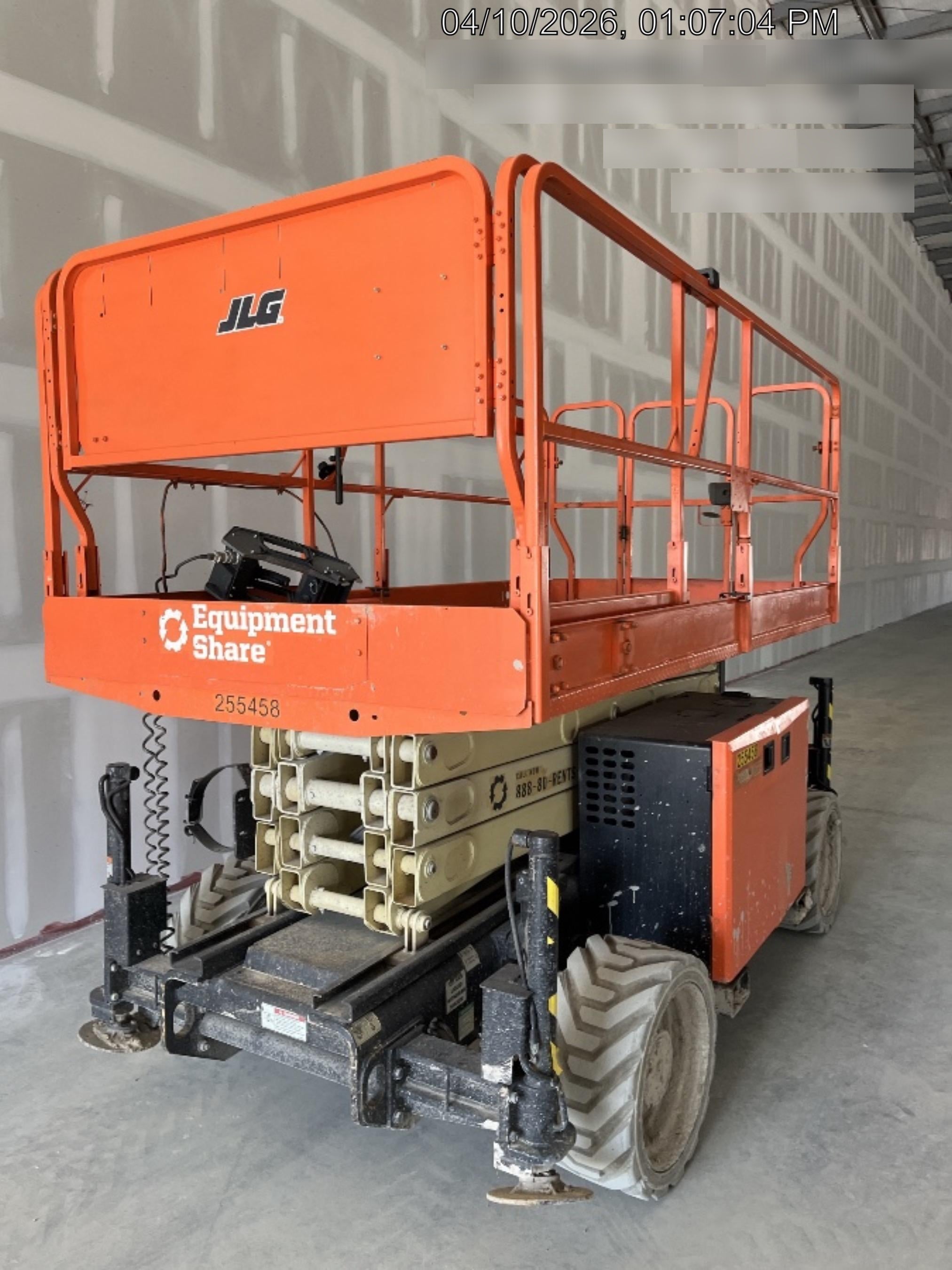 2022 JLG RT3369
