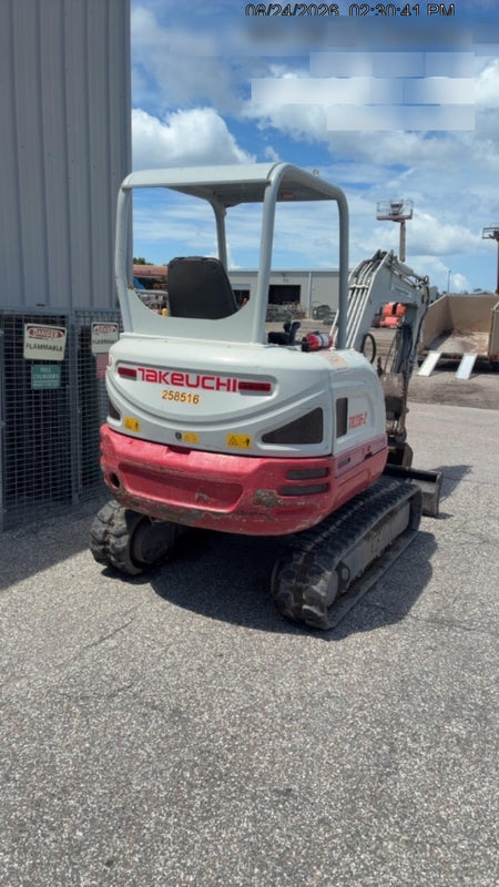 2022 TAKEUCHI TB235-2R