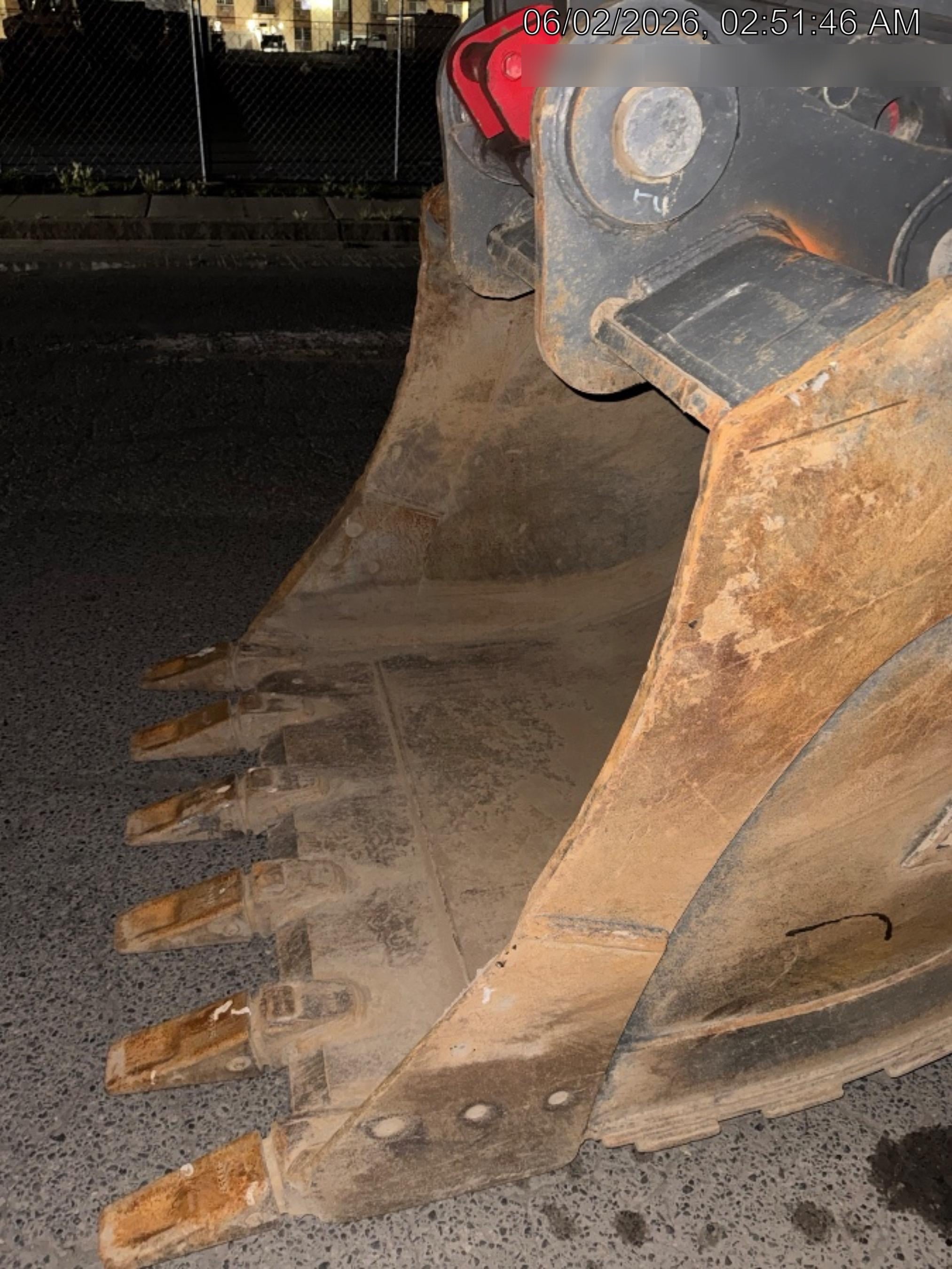 2025 HITACHI 54" Bucket - Hitachi
