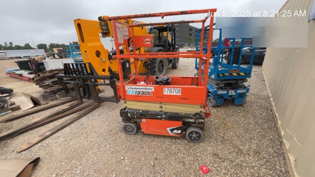 2021 JLG ES1330L