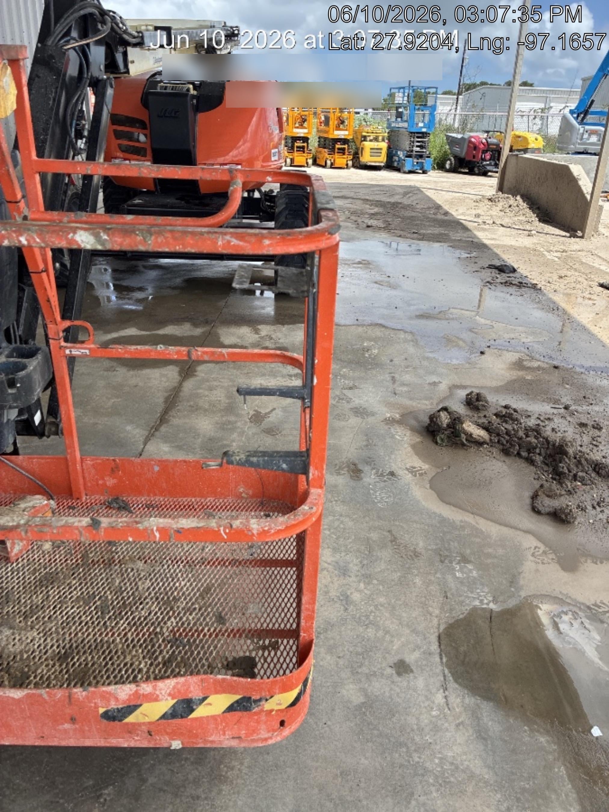 2025 JLG 600AJ