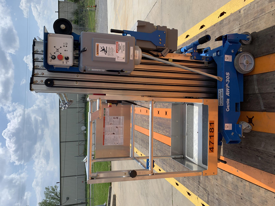 2019 GENIE AWP-30S