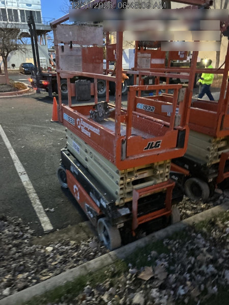 2021 JLG ES1932
