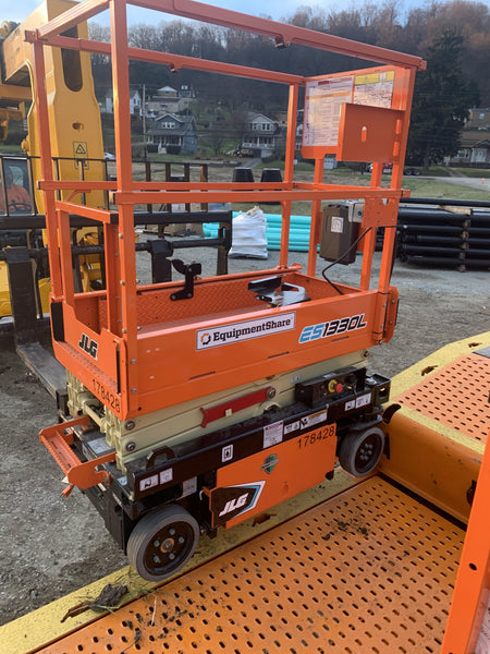 2021 JLG ES1330L