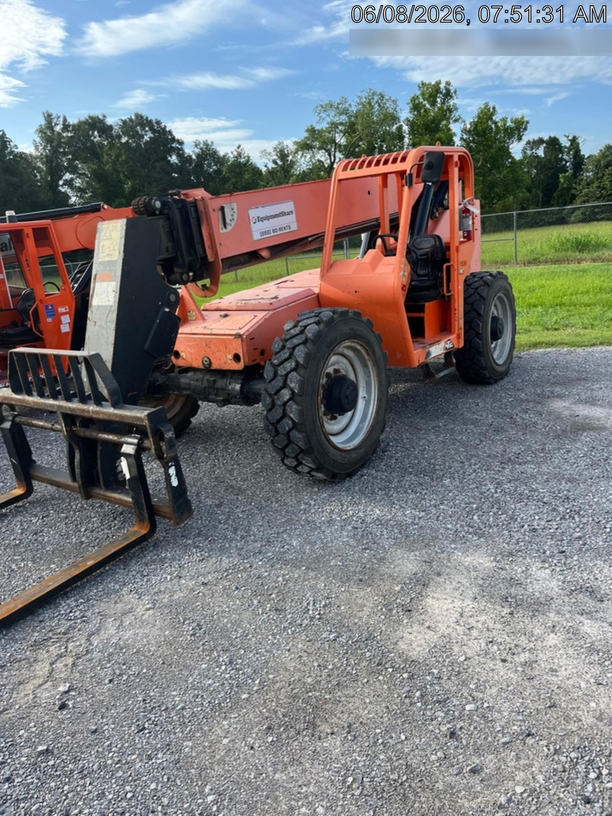 2016 JLG 8042