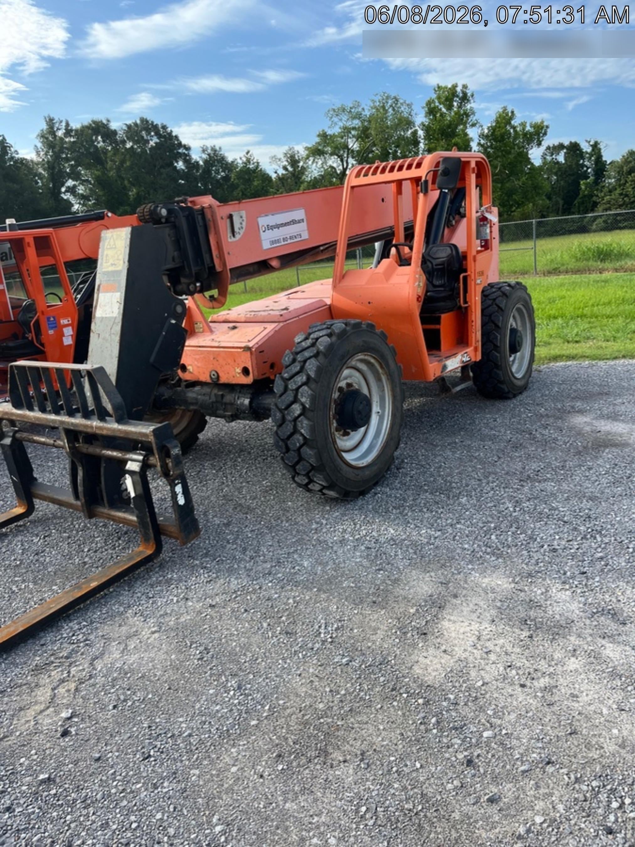 2016 JLG 8042