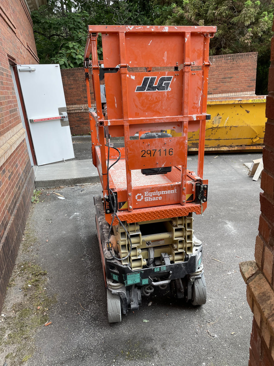 2023 JLG ES1932